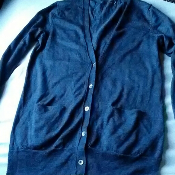 Gap sweater used - Picture 2 of 3